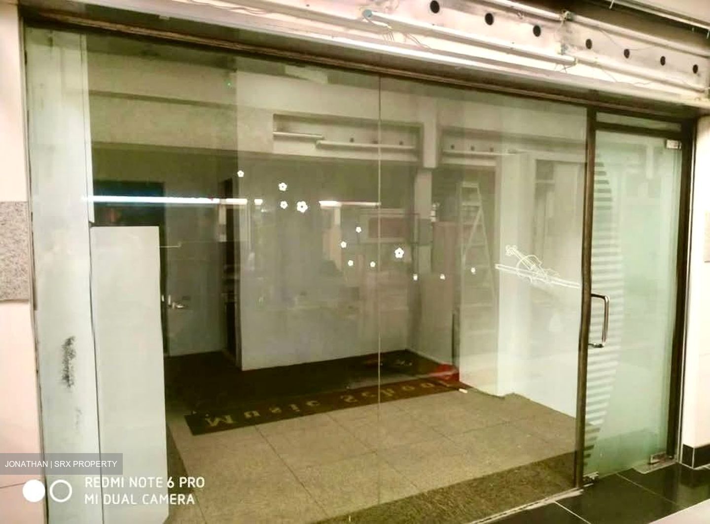 Roxy Square (D15), Retail #584321001